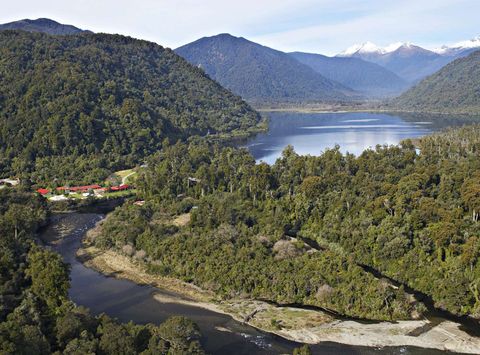 lake moeraki wilderness lodge location