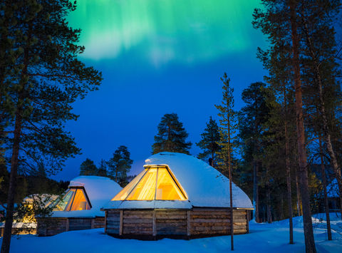 nangu-wilderness-hotel-aurora-log-cabin-with-northern-lights-whs