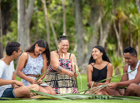 new zealand flax weaving at waitangi treaty grounds northland dn