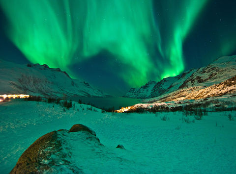 norway northern aurora over tromso surrounds istk