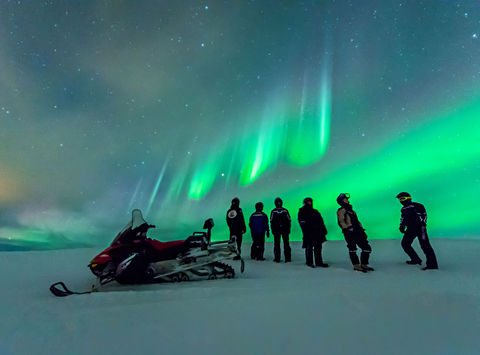 norway snowmobiles and aurora arctic coast htgrtn