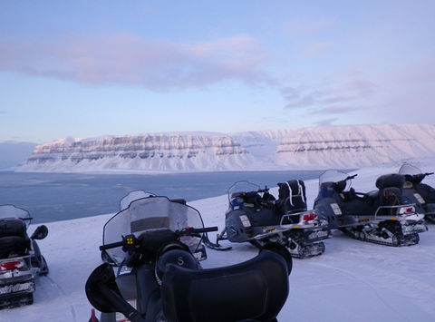 svalbard snowmobile safari to tempelfjorden htgrtn