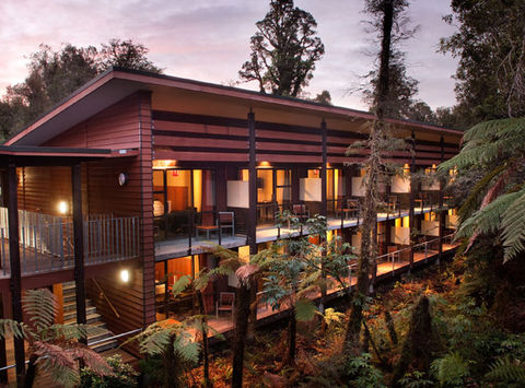 te waonui forest retreat exterior