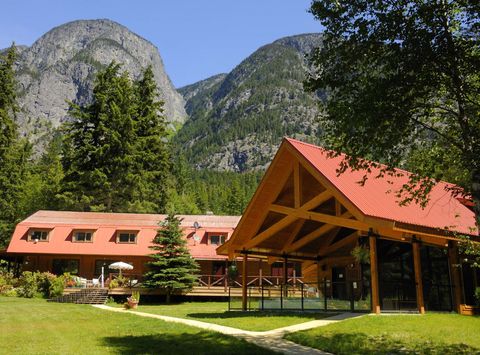 tweedsmuir park lodge exterior and grounds british columbia tpl