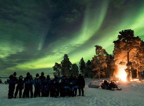 finnish-lapland-northern-lights-snowmobiling-whs