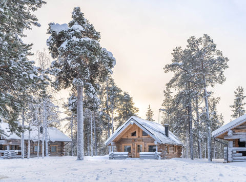 nellim-log-cabin-exterior