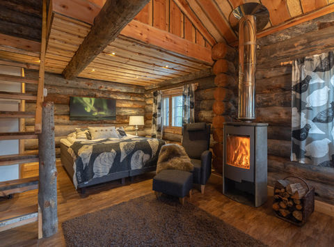 nellim-log-cabin-interior