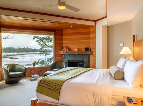 wickaninnish-inn-bedroom-view