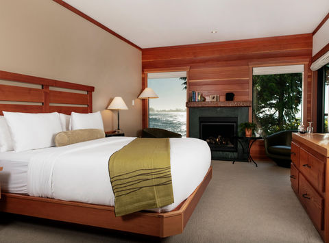 wickaninnish-inn-pointe-south-deluxe-room