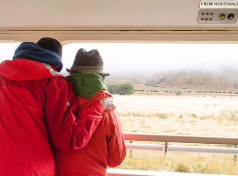 new-zealand-kiwirail-passengers-on-open-air-viewing-carriage-gjnz