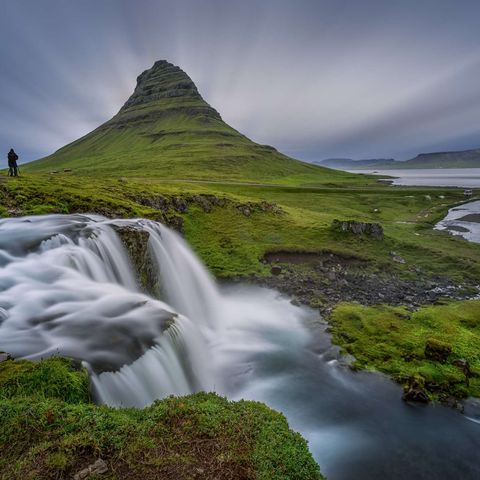 iceland snaefellsnes kirkjufellsfoss in front of kirkjufell rth