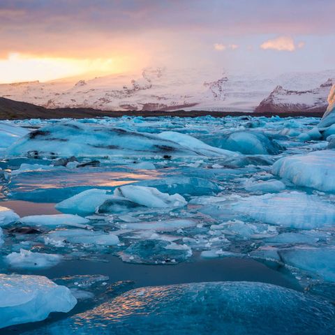 iceland winter sunset over jokulsarlon istk