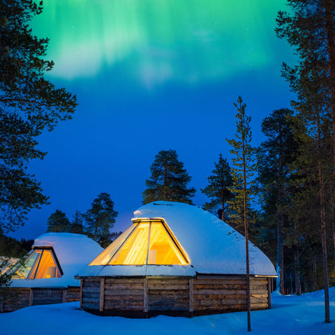 nangu-wilderness-hotel-aurora-log-cabin-with-northern-lights-whs