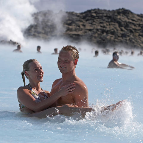iceland-couple-bathing-in-blue-lagoon