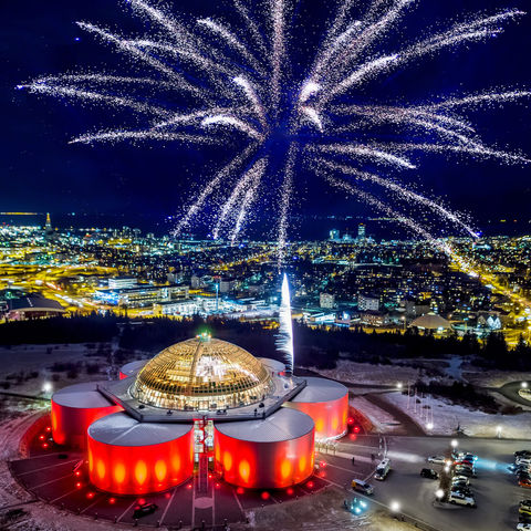 iceland-fireworks-over-perlan-reykjavik