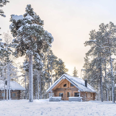 nellim-log-cabin-exterior
