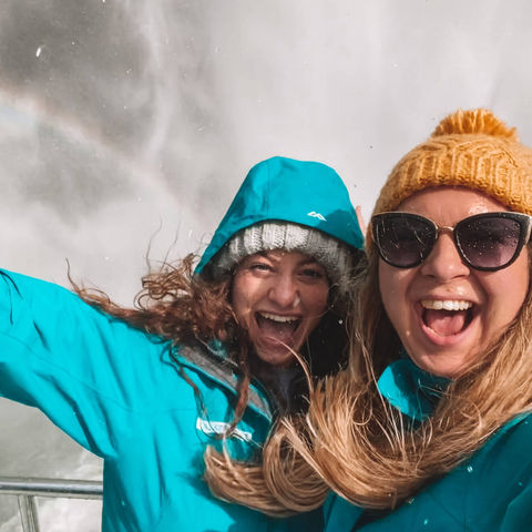 new-zealand-milford-sound-waterfall-selfie-gs