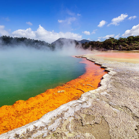 new-zealand-wai-o-tapu-rotorua-champagne-pool-istk
