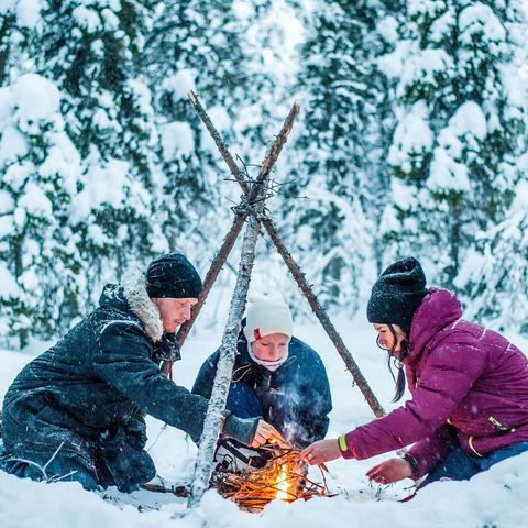 swedish-lapland-icehotel-wilderness-experience-campfire-ak
