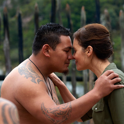 new-zealand-te-puia-hongi-rotorua-tnz