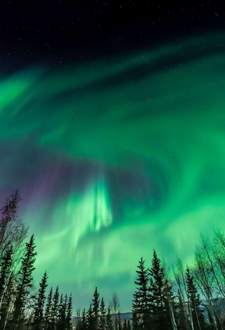 alaska northern lights green and pink colours istk