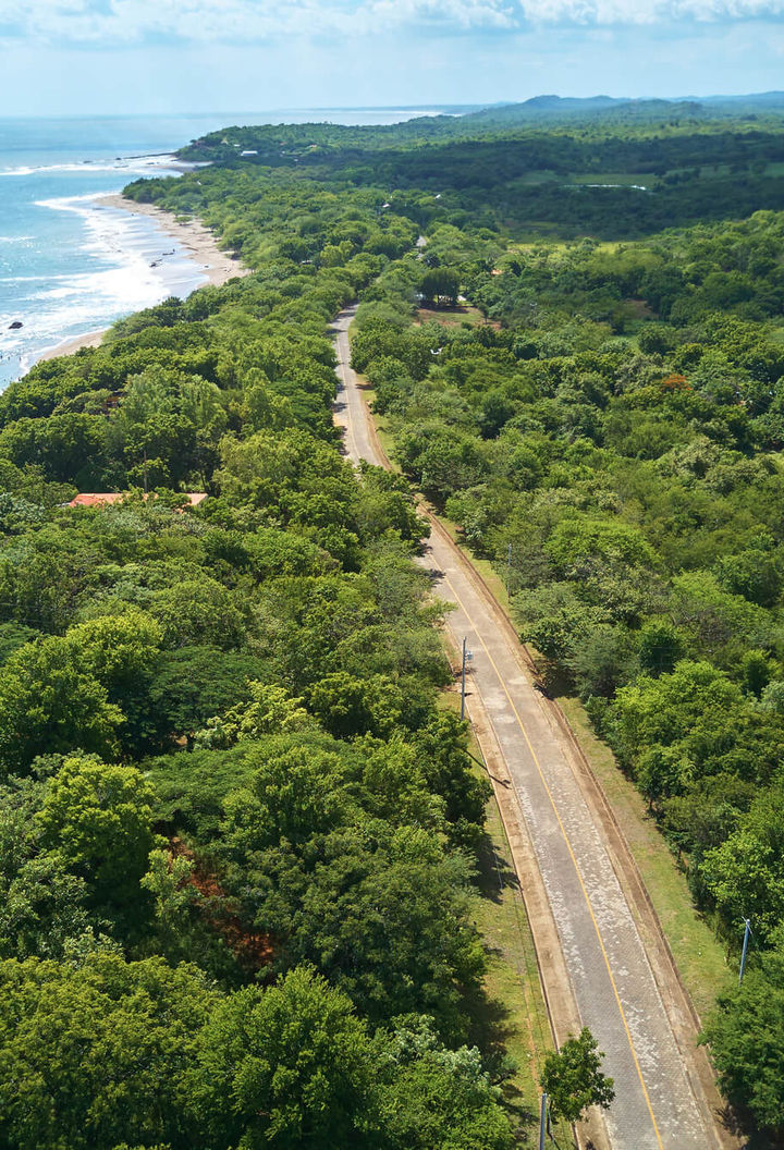 costa-rica-road-by-pacific-coastline-istk