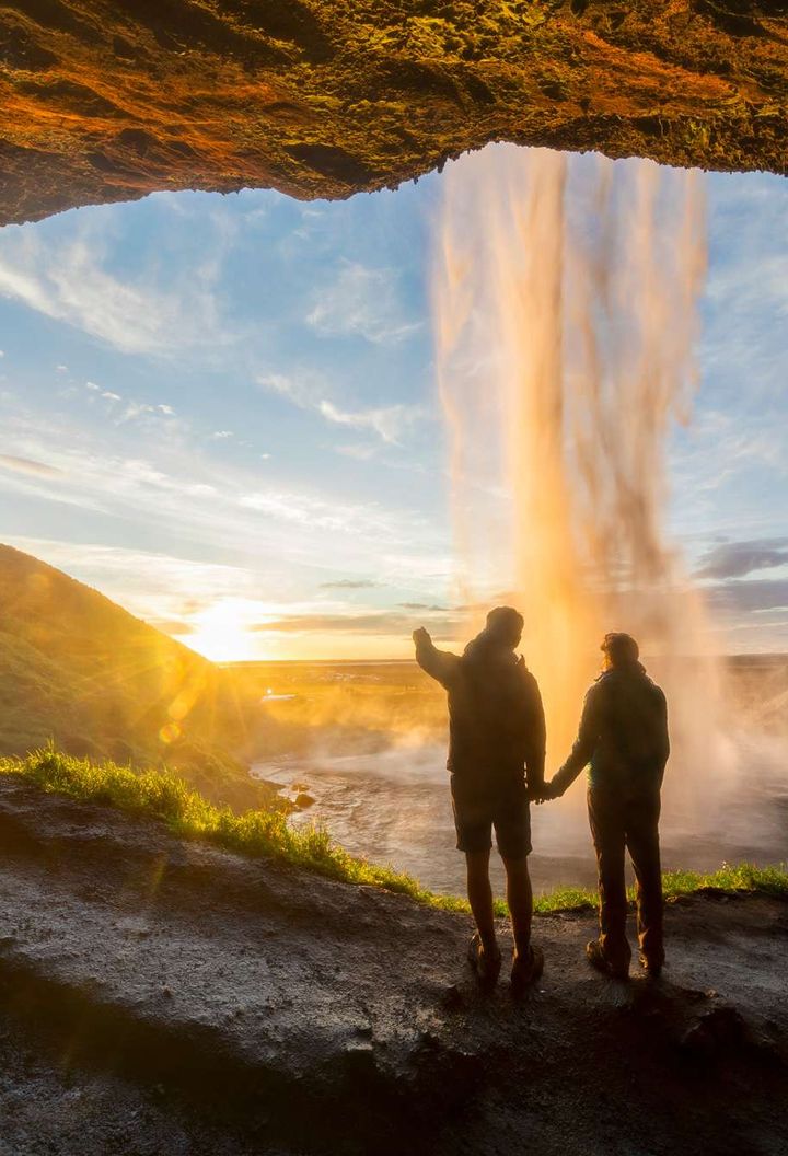 iceland south west seljalandsfoss couple istk