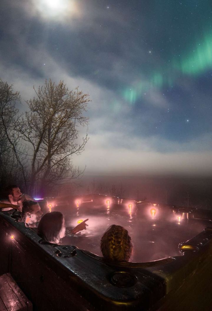 malangen resort hot tub aurora watching