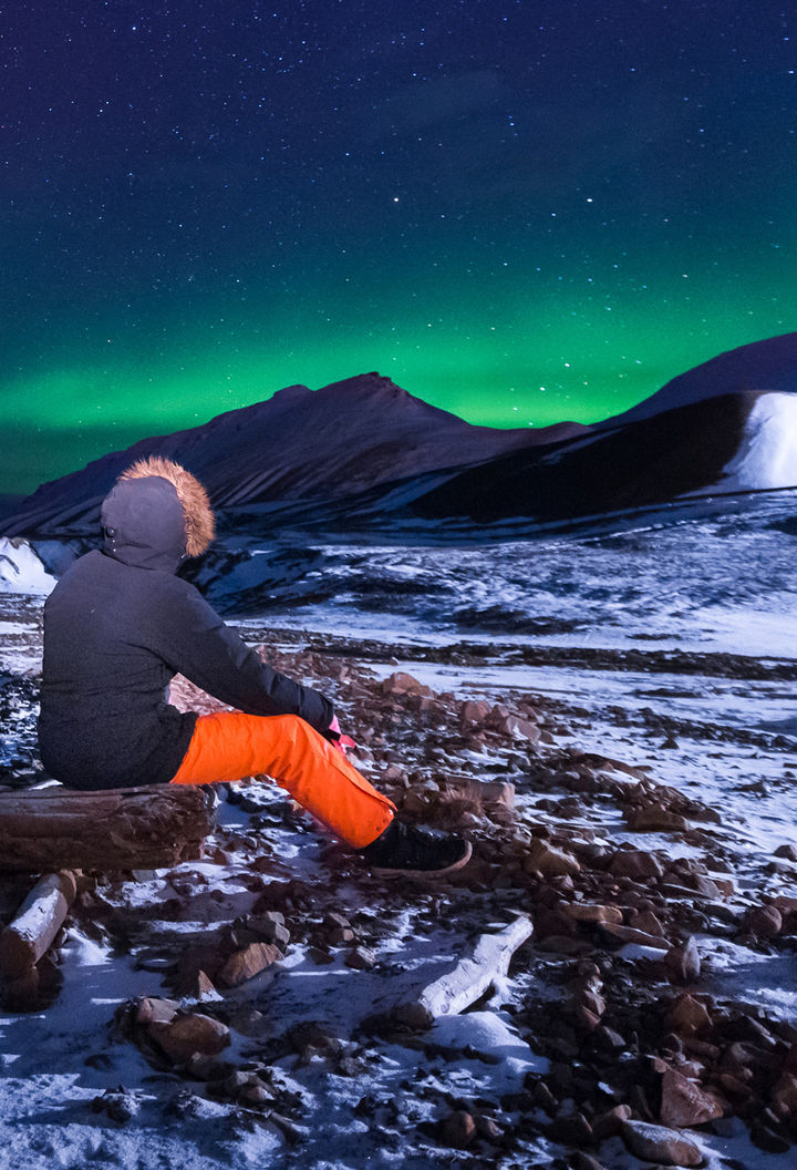 svalbard aurora with person istk