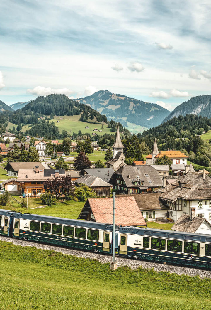 switzerland-golden-pass-express-in-rougemont-vaud-st