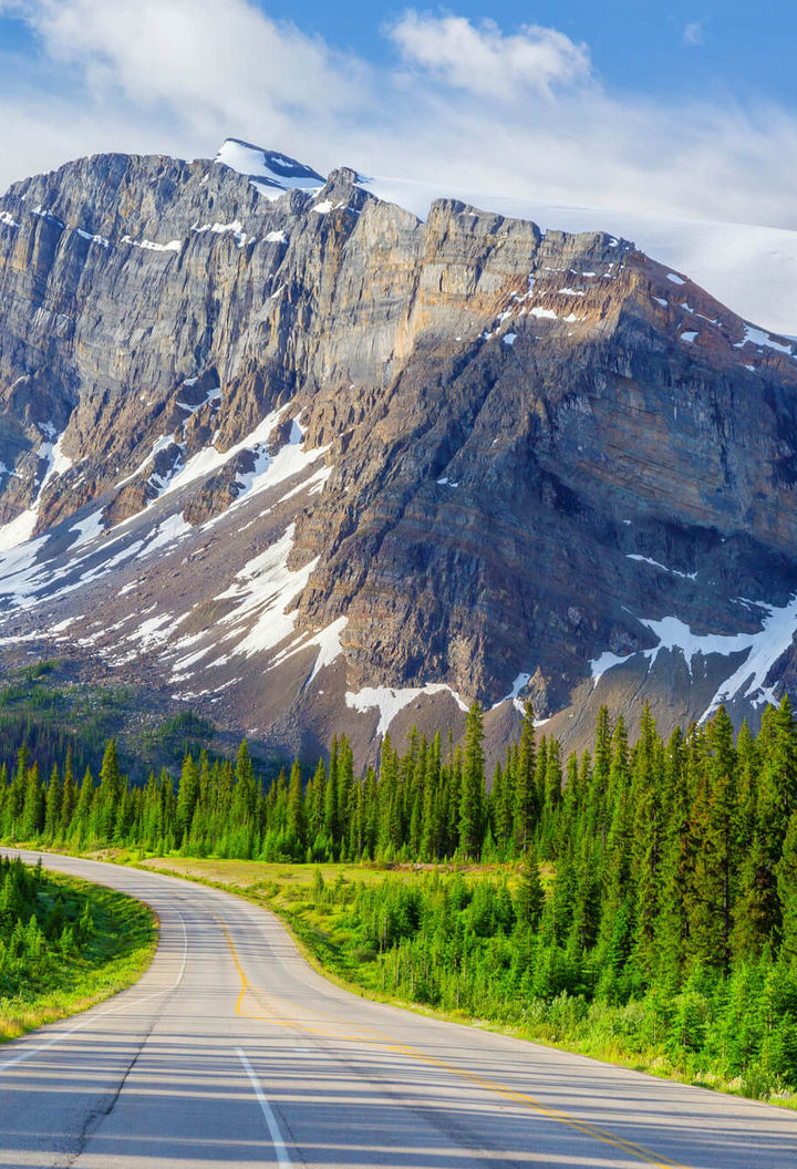 canada-icefields-parkway-open-road