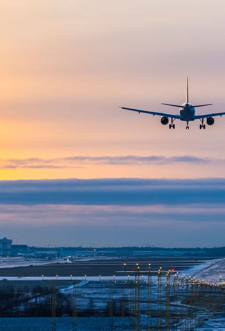 finland-aircraft-landing-at-helsinki-airport-istk