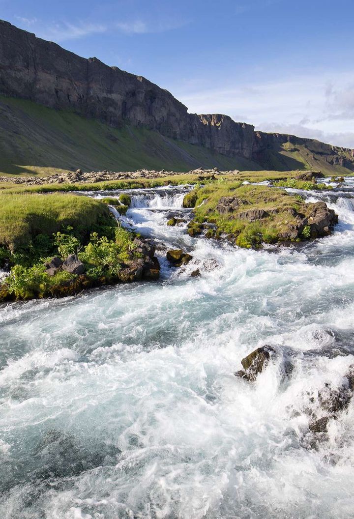 iceland-south-coast-waterfall-near-kirkjubaejarklaustur-wg