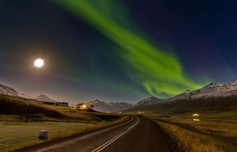 iceland-snaefellsnes-northern-lights-full-moon-rth